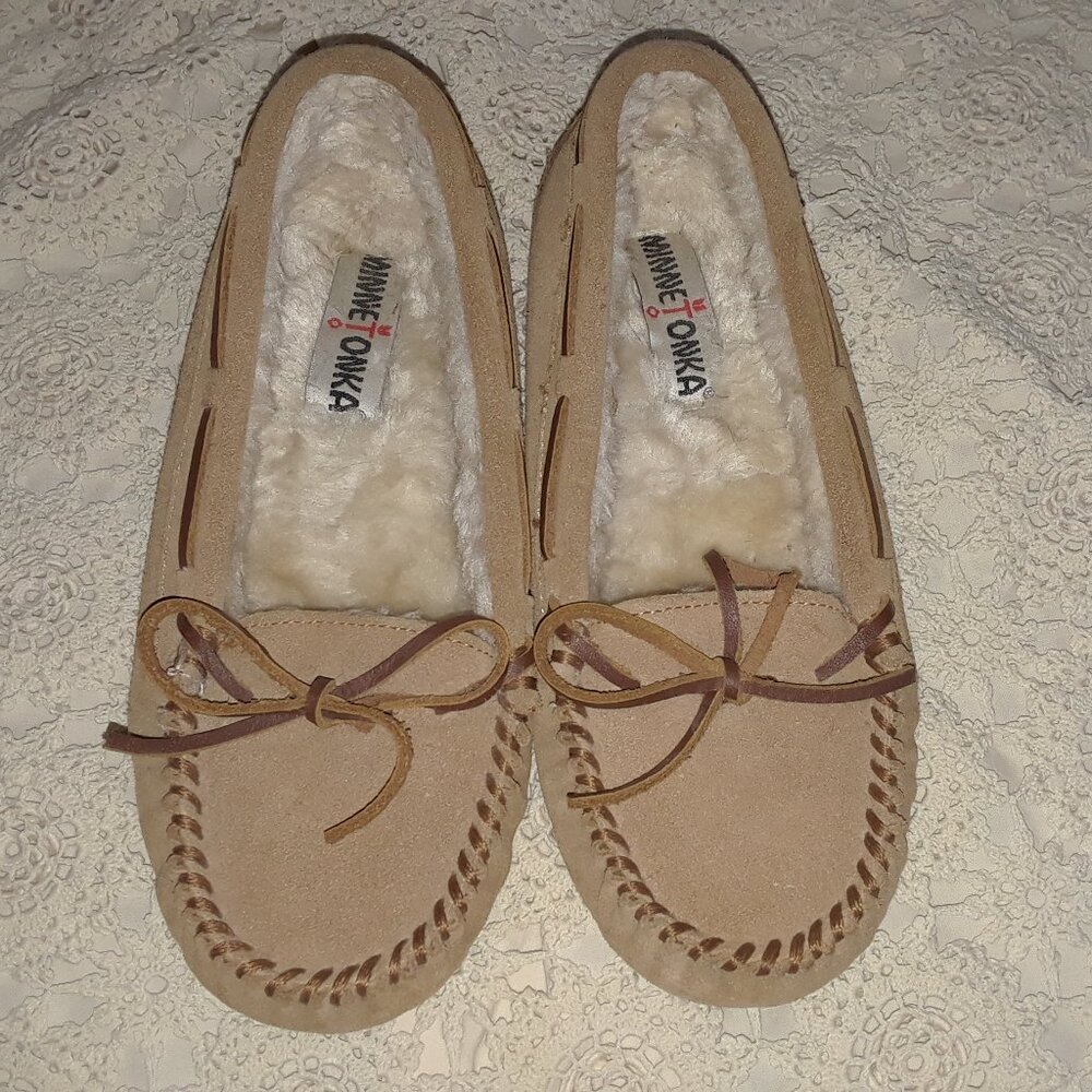 Minnetonka Brown Suede Slipper Moccasins with White Lining